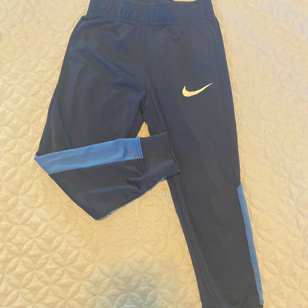 Navy Nike toddler boy joggers with contrast